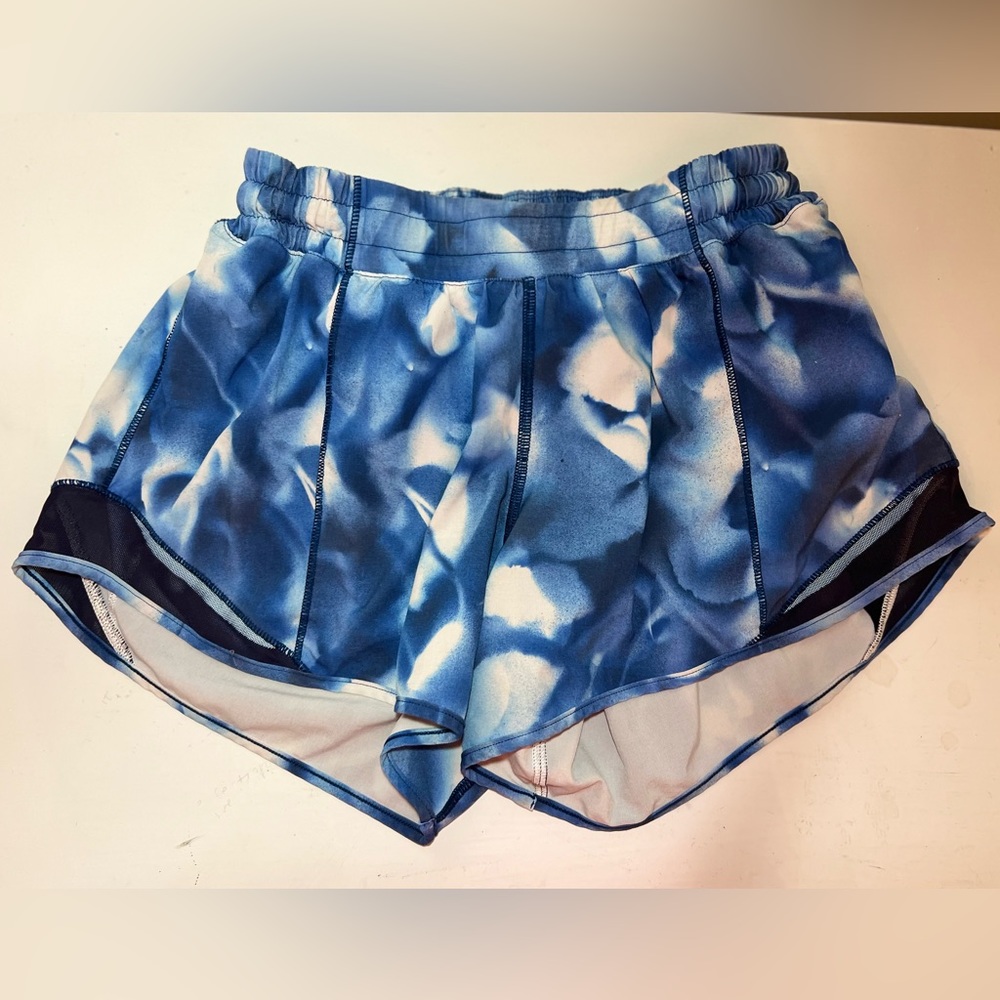 Lululemon Hotty Hot Low-Rise Lined Shorts 4”